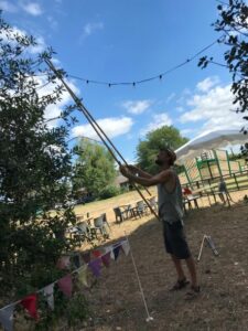 roulott'spectacles ; compagnie théâtre de la terre. Ariège. Montbel