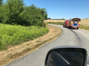 roulott'spectacles ; compagnie théâtre de la terre. Ariège. Montbel