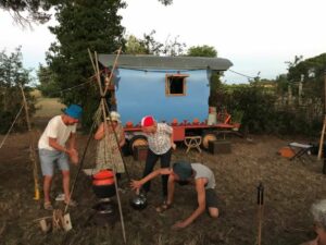 roulott'spectacles ; compagnie théâtre de la terre. Artiège. Montbel