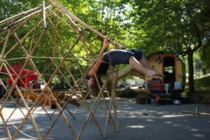 roulott'spectacles. compagnie theatre de la terre. Ariège. Massat.