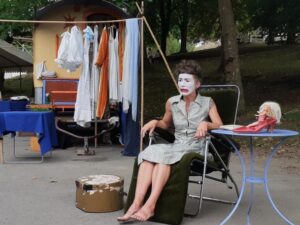 roulott'spectacles. compagnie theatre de la terre. Ariège. Massat.