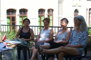 roulott'spectacles. compagnie theatre de la terre. Ariège. Massat.