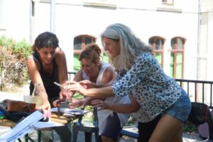 roulott'spectacles. compagnie theatre de la terre. Ariège. Massat.