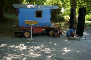 roulott'spectacles. compagnie theatre de la terre. Ariège. Massat.