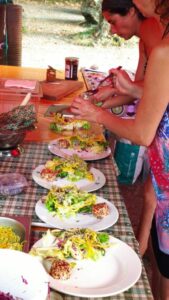 roulott'spectacles. compagnie theatre de la terre. Ariège. Massat.