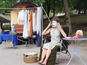 roulott'spectacles. compagnie theatre de la terre. Ariège. Massat.