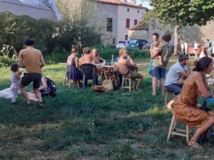 roulott'spectacles. compagnie theatre de la terre. Ariège. Alzen.