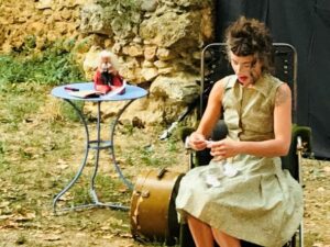 roulott'spectacles. compagnie theatre de la terre. Ariège. Pailhès.