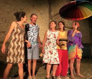 roulott'spectacles. compagnie theatre de la terre. Ariège. Pailhès.