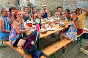 roulott'spectacles. compagnie theatre de la terre. Ariège. Pailhès.