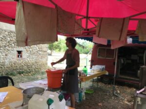 roulott'spectacles. compagnie theatre de la terre. Ariège. Pailhès.