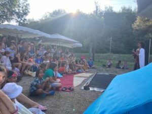 roulott'spectacles. Puivert11. compagnie théâtre de la terre. ariège