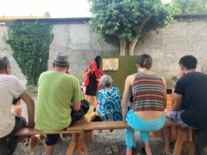 campagne sur arize. . roulott'spectacles mutualisée. compagnie theatre de la terre. Ariège