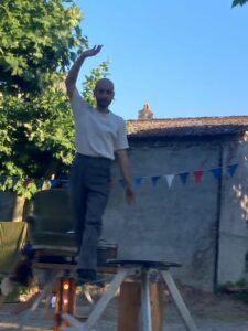 campagne sur arize. . roulott'spectacles mutualisée. compagnie theatre de la terre. Ariège