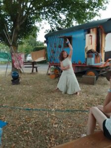 roulott'spectacles mutualisées 2025. compagnie théâtre de la terre. Ariège