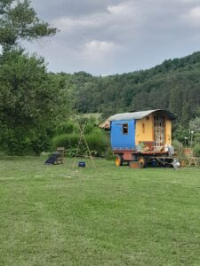 roulott'spectacles. compagnie théâtre de la terre . ariège . Manses