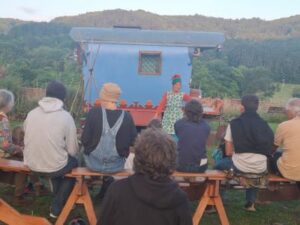roulott'spectacles. compagnie théâtre de la terre . ariège . Manses
