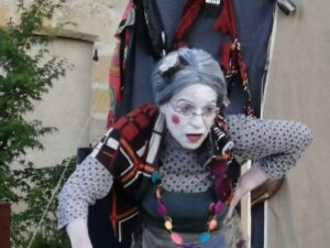 roulott'spectacles. compagnie théâtre de la terre . ariège . Manses