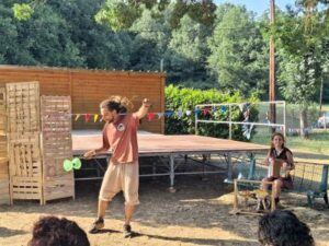 roulott'spectacles mutualisées 2025. compagnie théâtre de la terre. Ariège . Puivert