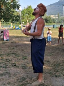 roulott'spectacles mutualisées 2025. compagnie théâtre de la terre. Ariège . Puivert