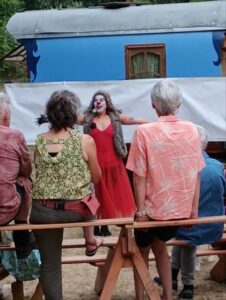 compagnie théâtre de la terre . roulott'spectacles . Ariege . étape Laitière